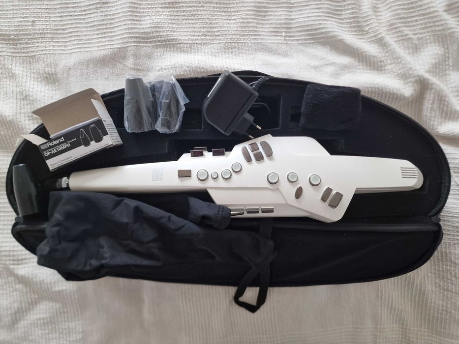 Cyfrowy saksofon / instrument Roland Aerophone AE-10