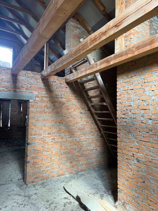 Незавершений будинок та земельна ділянка 6 сот., м. Дубляни