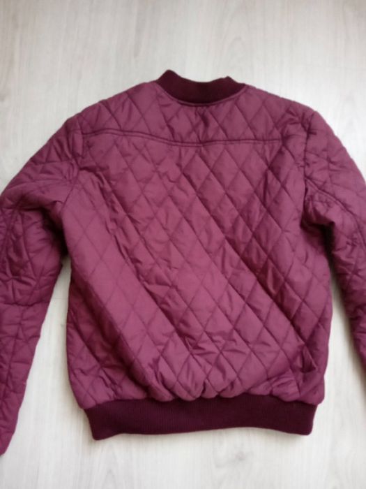 Куртка бомбер для дівчини.