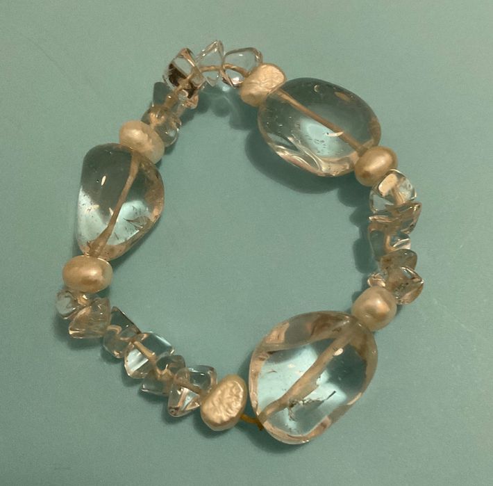 Pulseira jovem e diferente sem uso