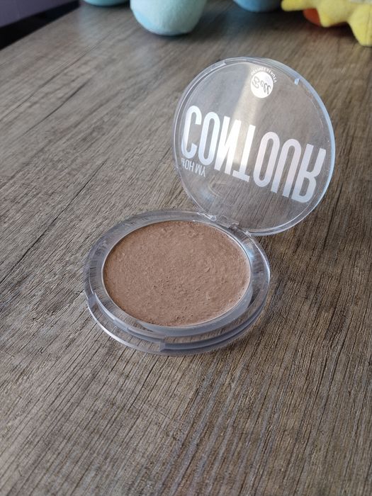 Prasowany bronzer do konturowania twarzy Bell Oh My Contour 01 sculpting tool