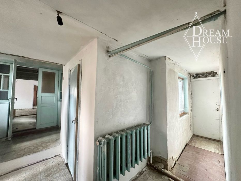 Продаж будинку з білої цегли