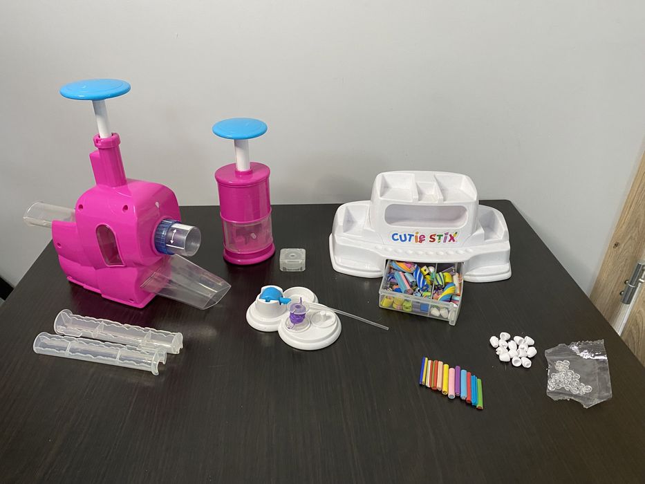 Zestaw do robienia bransoletek wraz akcesoriami