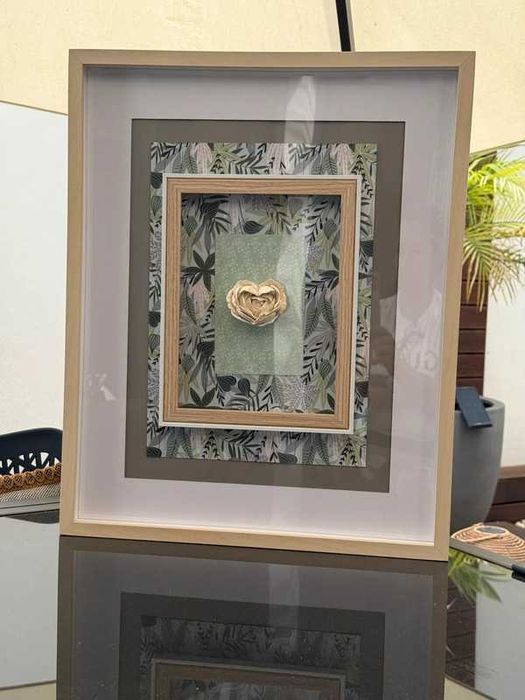 Quadro único com coração de gesso aromatizado