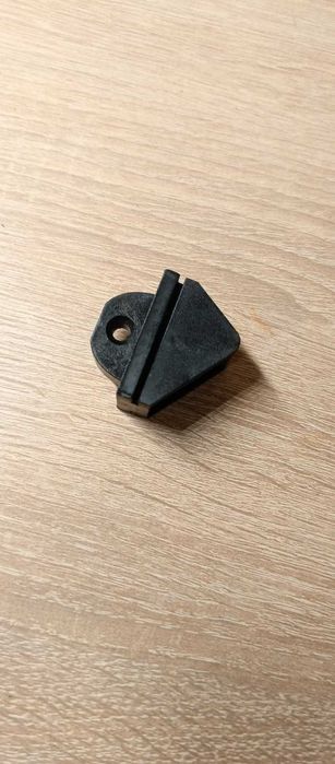 Фіксатор дверей кліпса  81626800083  MAN F 2000