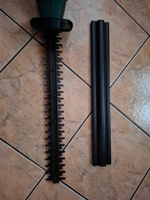 Sekator akumulatorowy BOSCH EasyHedgeCut 18V-44-11. Nowy.