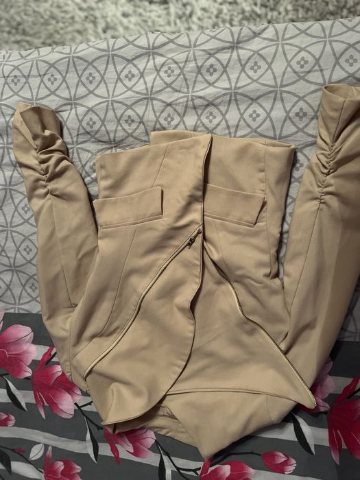 Żakiet damski krotki bezowy