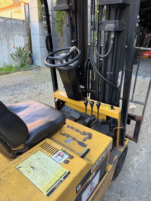 Empilhador Elétrico Caterpillar 1.5T