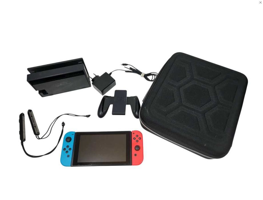 konsola nintendo switch- ZESTAW Z ETUI PODRÓŻNYM
