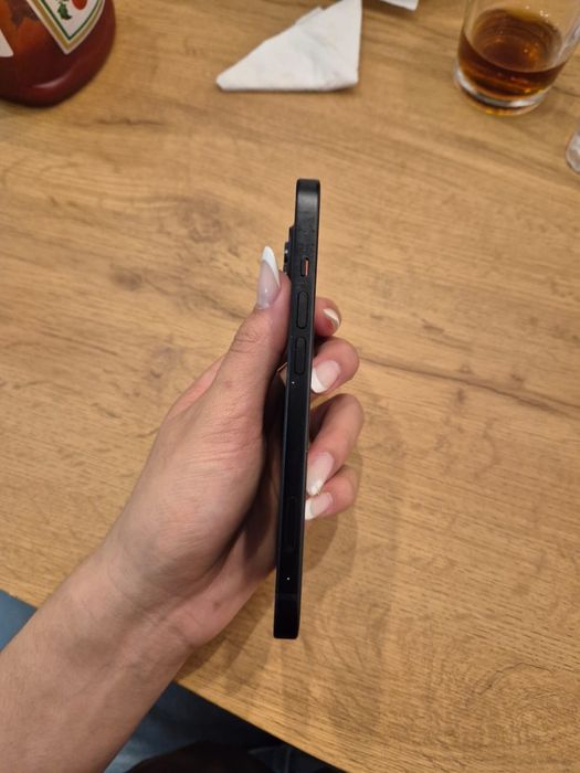 Iphone 15, 128 gigas. Dois anos de uso