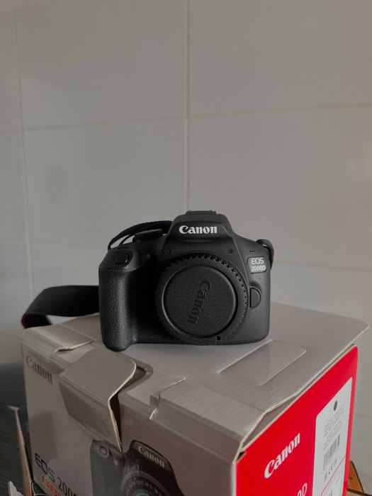 Câmara Fotográfica - Canon EOS 2000D