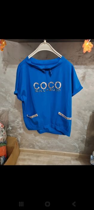 Śliczna kobaltowa bluzka z napisem "COCO". Nowa, bez metki .