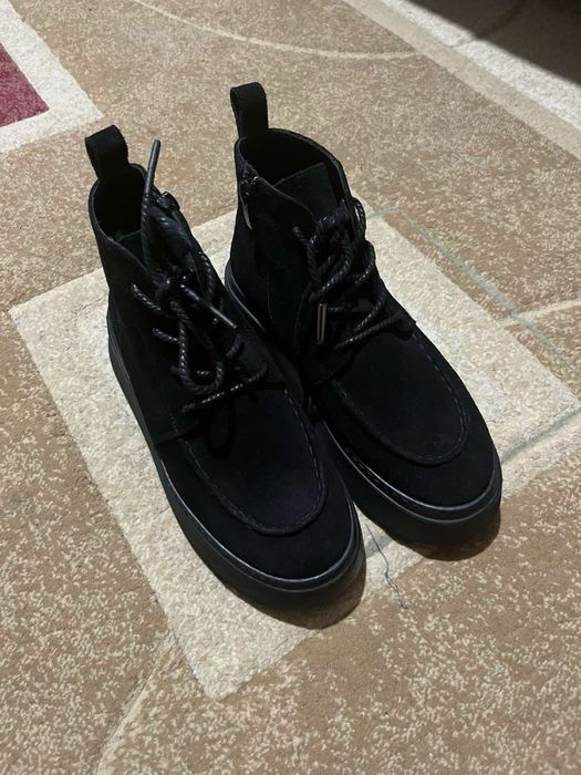 Продам ботинки 37 размер новые