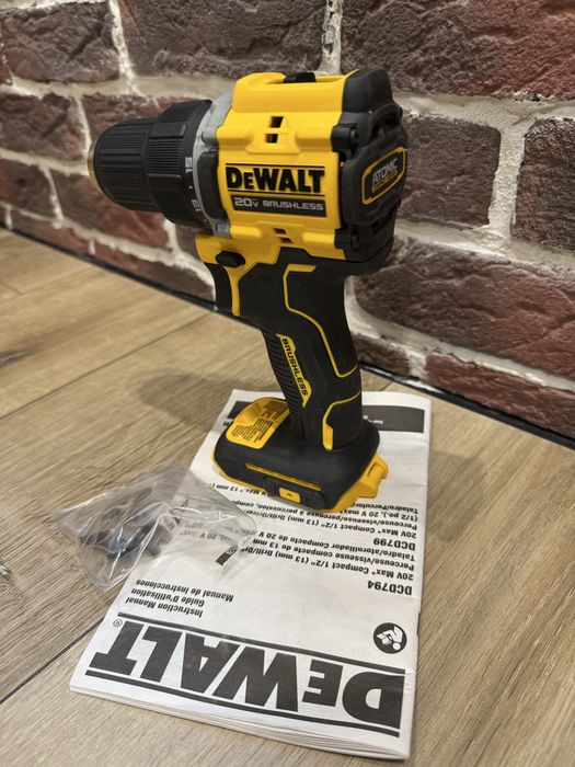 Бесщёточная дрель шуруповерт DeWALT DCD794b