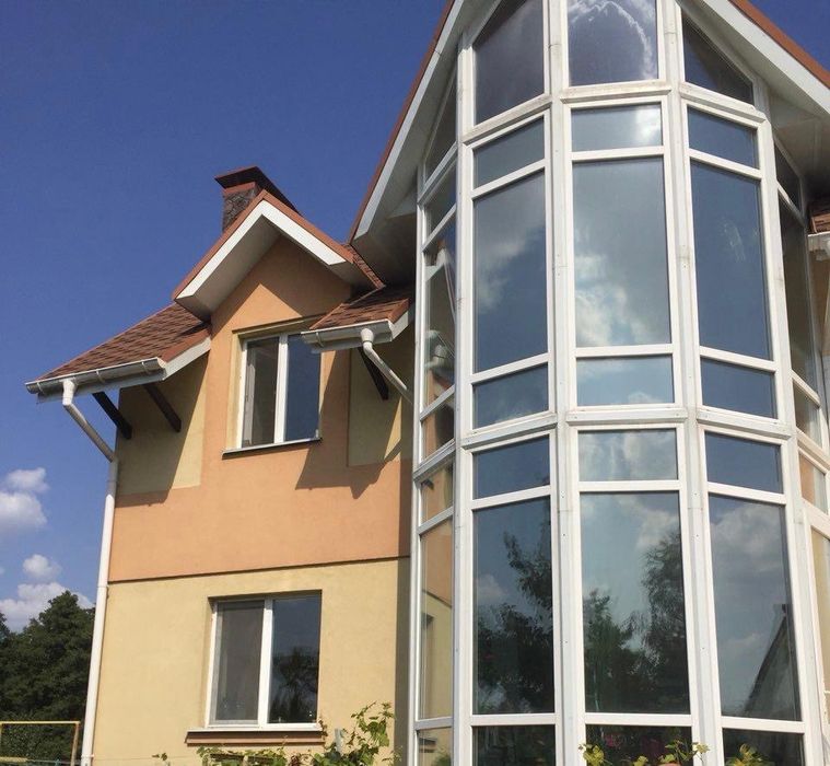 Сдам коттедж с бассеином Горбовичи