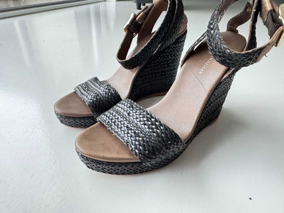 Sandały na koturnie Tommy Hilfiger – Rozmiar 37