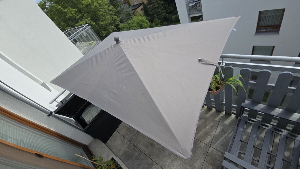 Parasol ogrodowy z podstawą