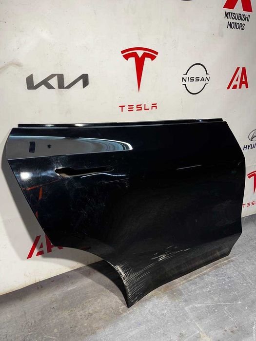 Двері задні праві Tesla Model Y 2020-2024