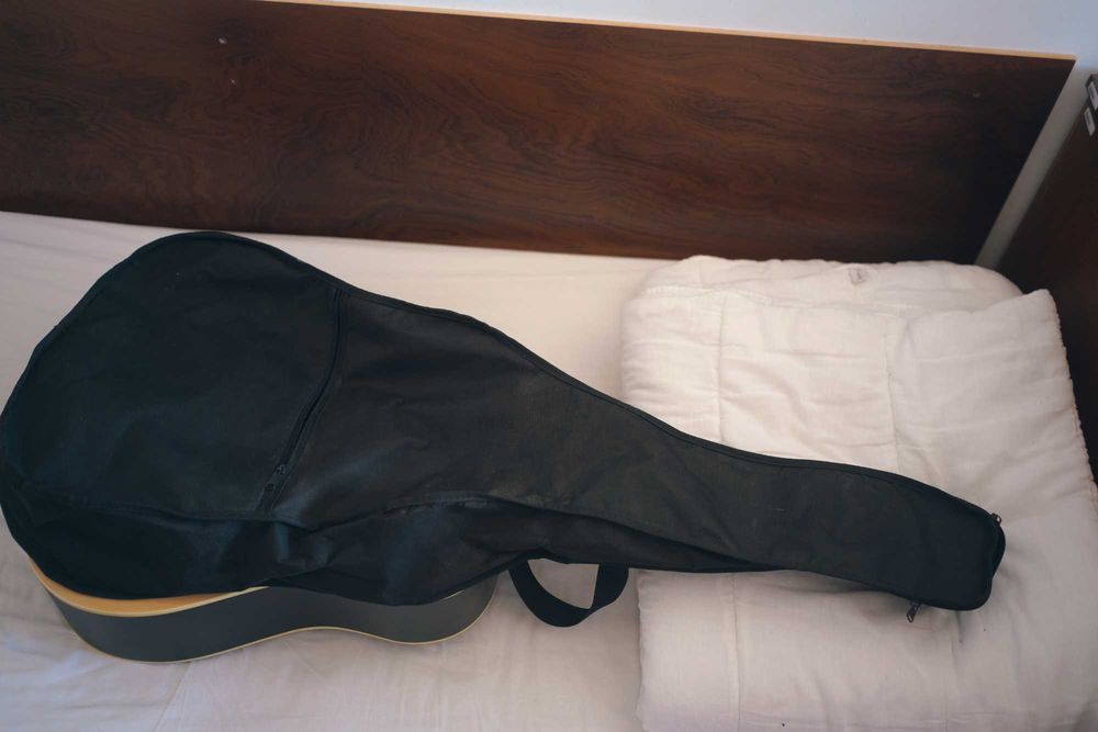 Guitarra violão como nova e saco para guardar