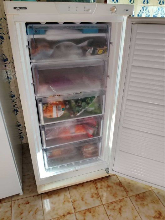 Arca congeladora vertical Whirlpool (usada)