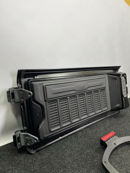 Кришка багажника кріплення запаски ляда на Jeep Wrangler JL 2018-2025