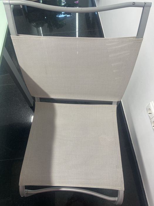 Mesa de cozinha, tampo em vidro, com 4 cadeiras