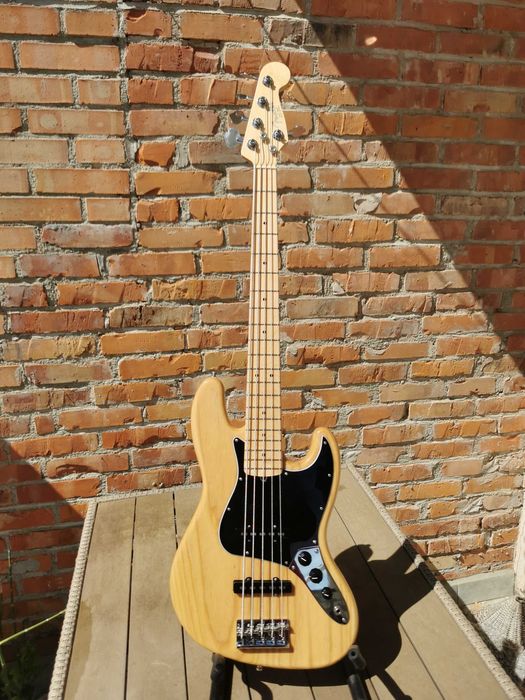 Gitara basowa FENDER American Pro Jazz Bass V