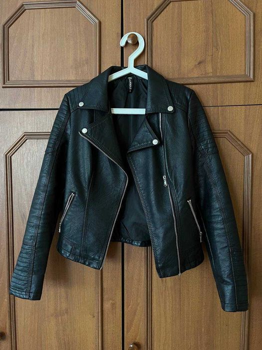 Жіноча шкіряна куртка