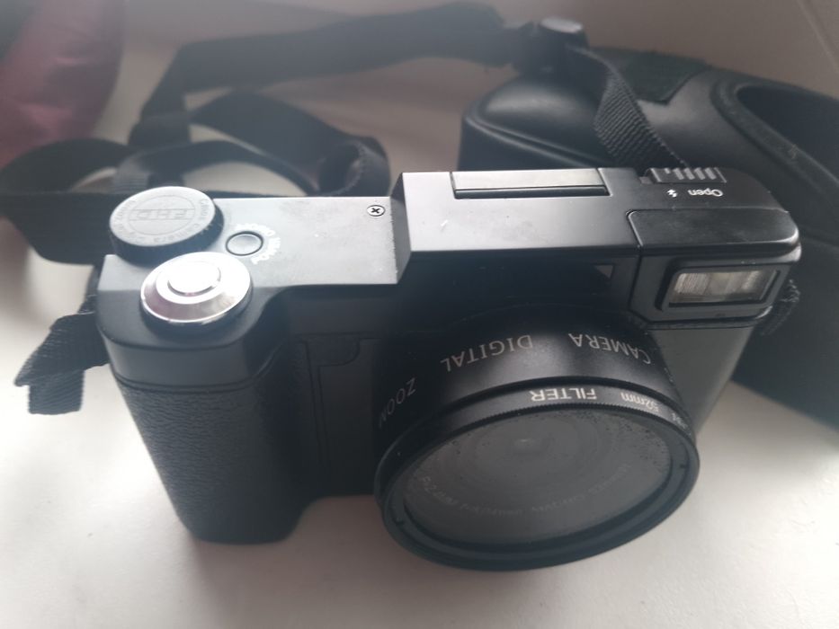 Фотоаппарат, коробка, светофильтр , дополнительная батарея.