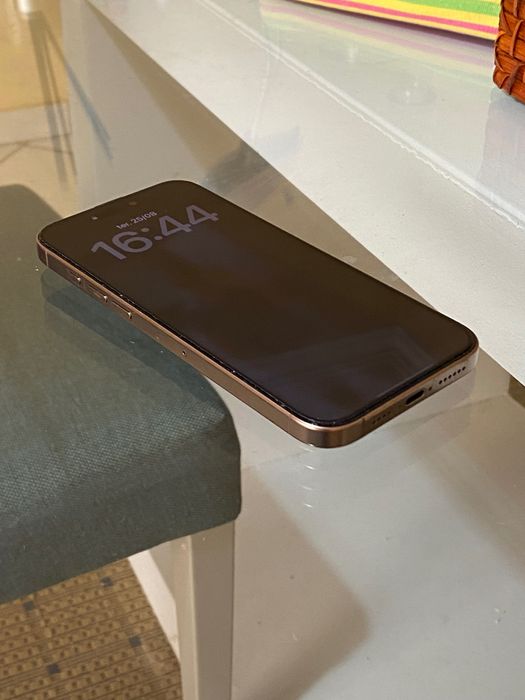 Vendo IPhone 16 Pro Max em Perfeito Estado.
