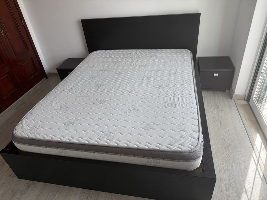 Cama Casal IKEA MALM 160x200 + Colchão Viscoelástico + 2 Mesas de Cabeceira