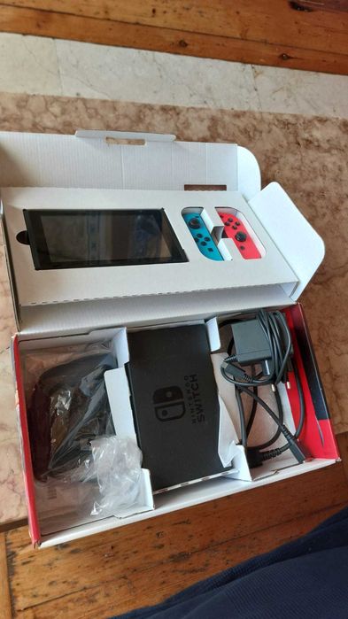 Nintendo Switch semi-novo na caixa