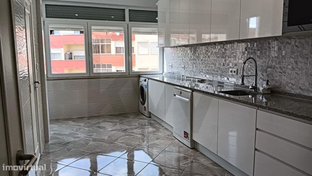 T2 totalmente remodelado | Castanheira do Ribatejo | Arrendamento