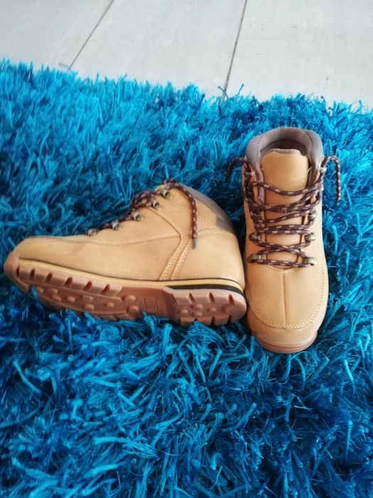 Vendo 3 pares de sapatos como novos