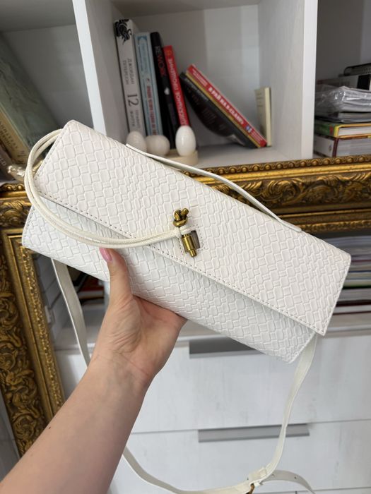 Біла класична сумочка-клатч