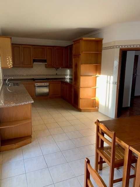Duplex T4 para arrendamento em Santarém