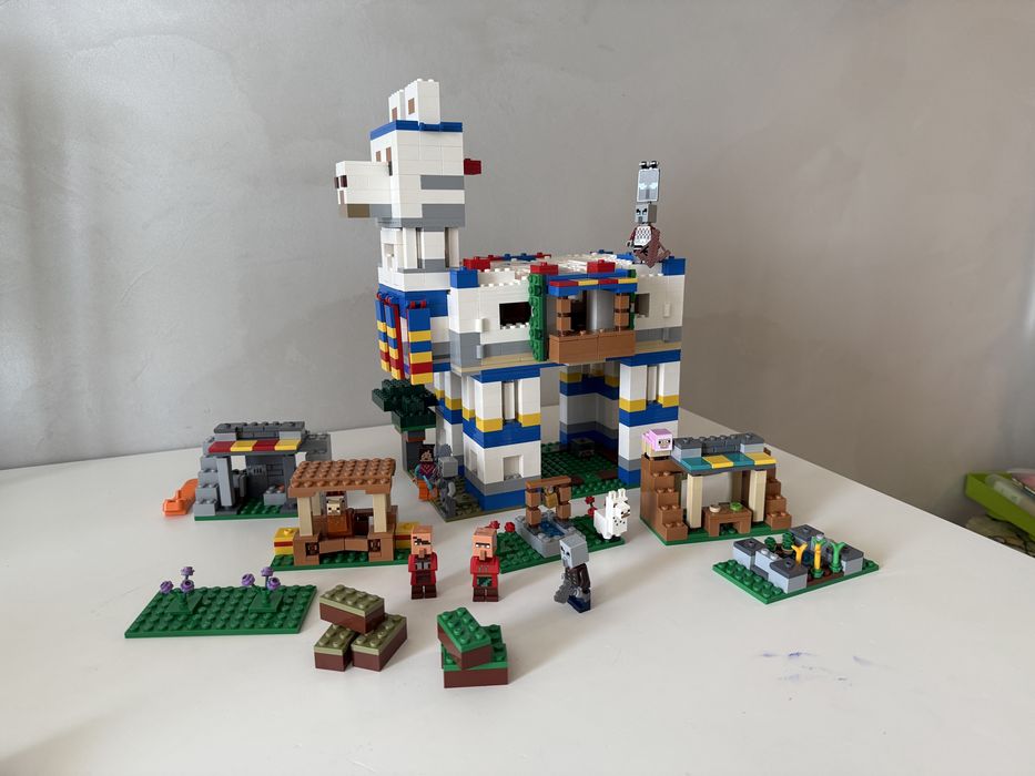 LEGO Minecraft Село лами (21188)