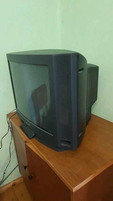 Телевізор SONY  б/у ,у гарному стані, робочий. І магнітофон касетний