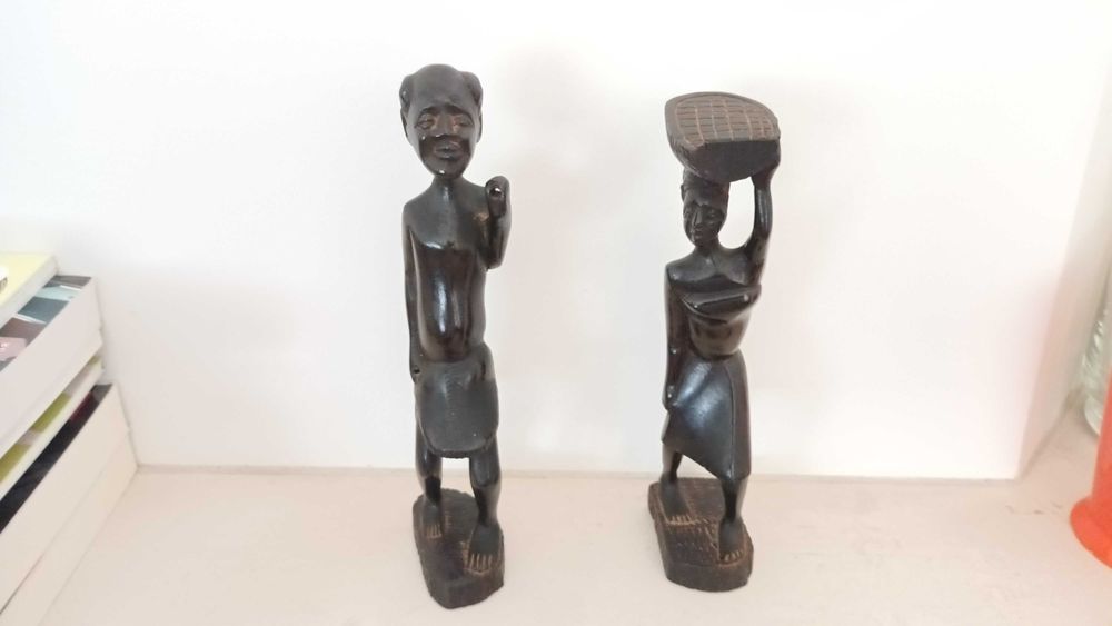 2 estatuetas em pau preto