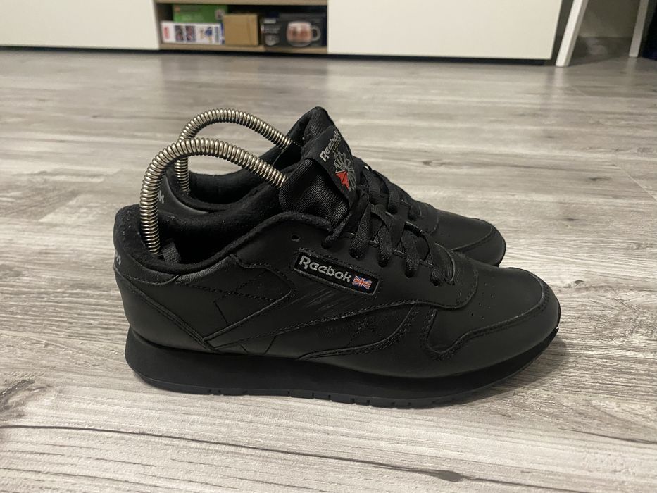 продам кросівки Reebok classic