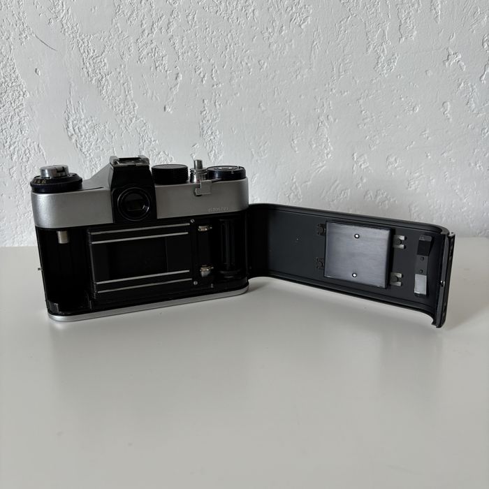 Фотоапарат «Зенит-EТ» з обʼєктивом «Индустар-50-2» та чохлом