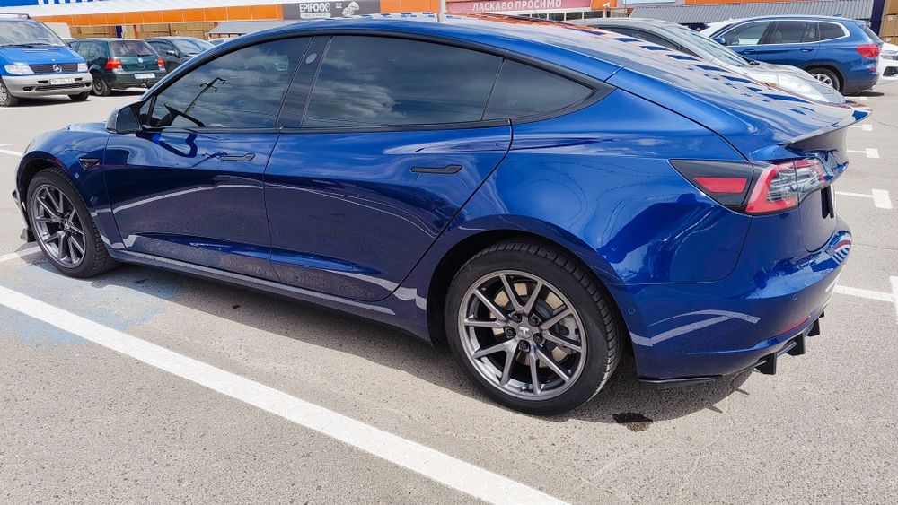Продам Tesla model 3