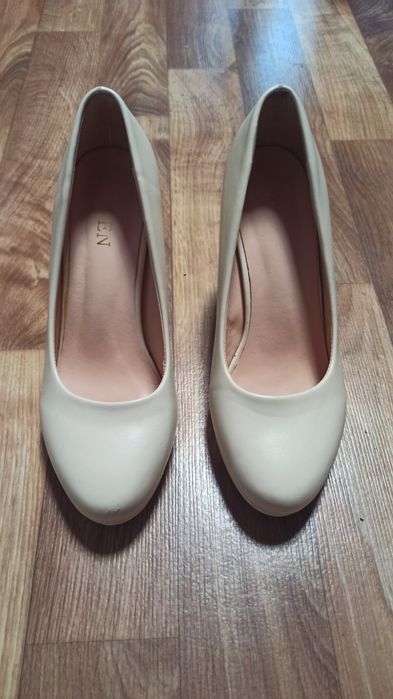 Жіночі  туфлі      .