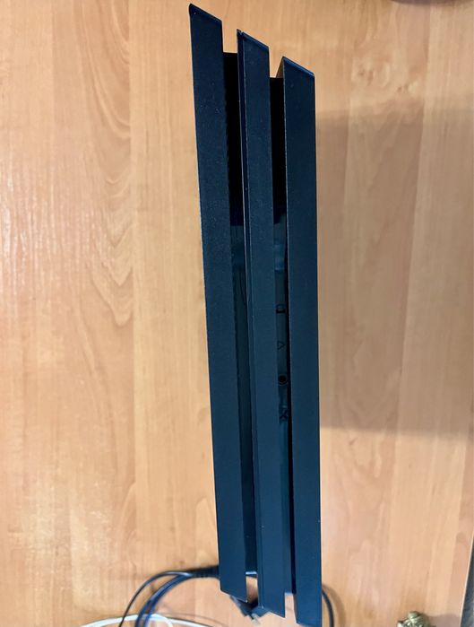 Sony PlayStation 4 Pro 1TB в гарному стані