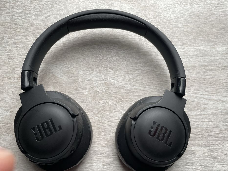 Наушники JBL праптически новые