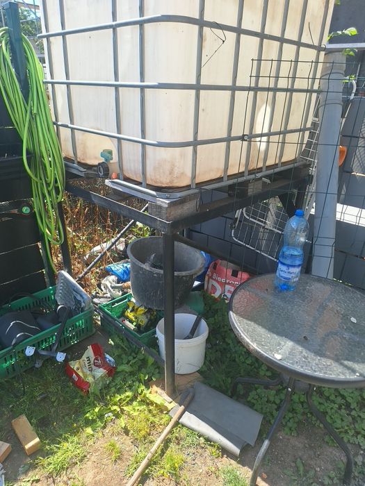 Mauzer 1000 l Czysty zadbany plus wysoki stojak