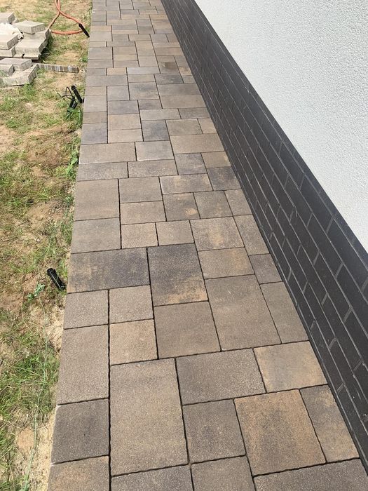 Укладання тротуарної плитки