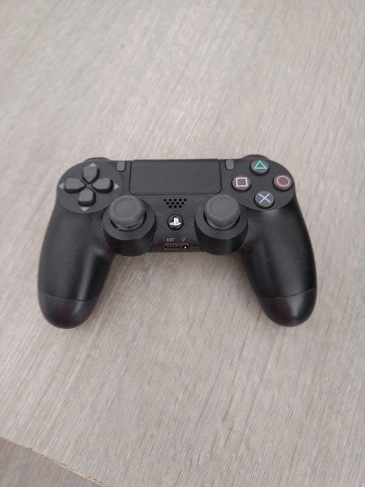 Comando PlayStation 4, com muito pouco uso