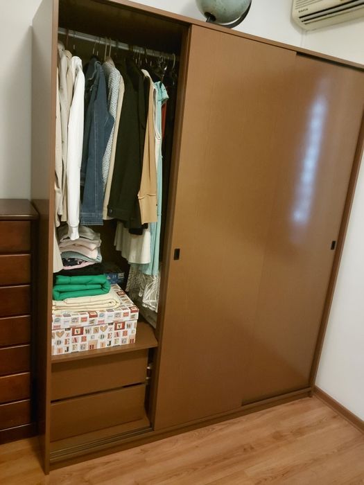 Roupeiro novo de três portas