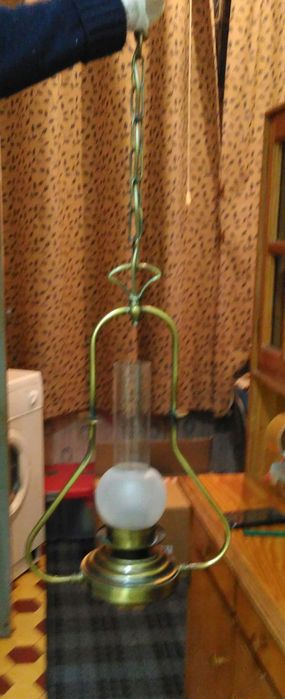 Lanterna de suspensão em latão oxidado com cúpula